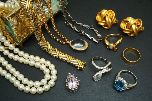 アクセサリーのOEMを依頼する前にチェック！素材の違いについて